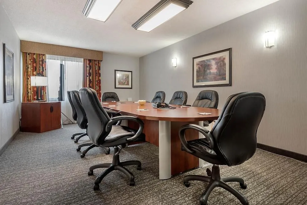 Hotel Quality Inn & Suites 5585 Ambler Drive Mississauga Ontario